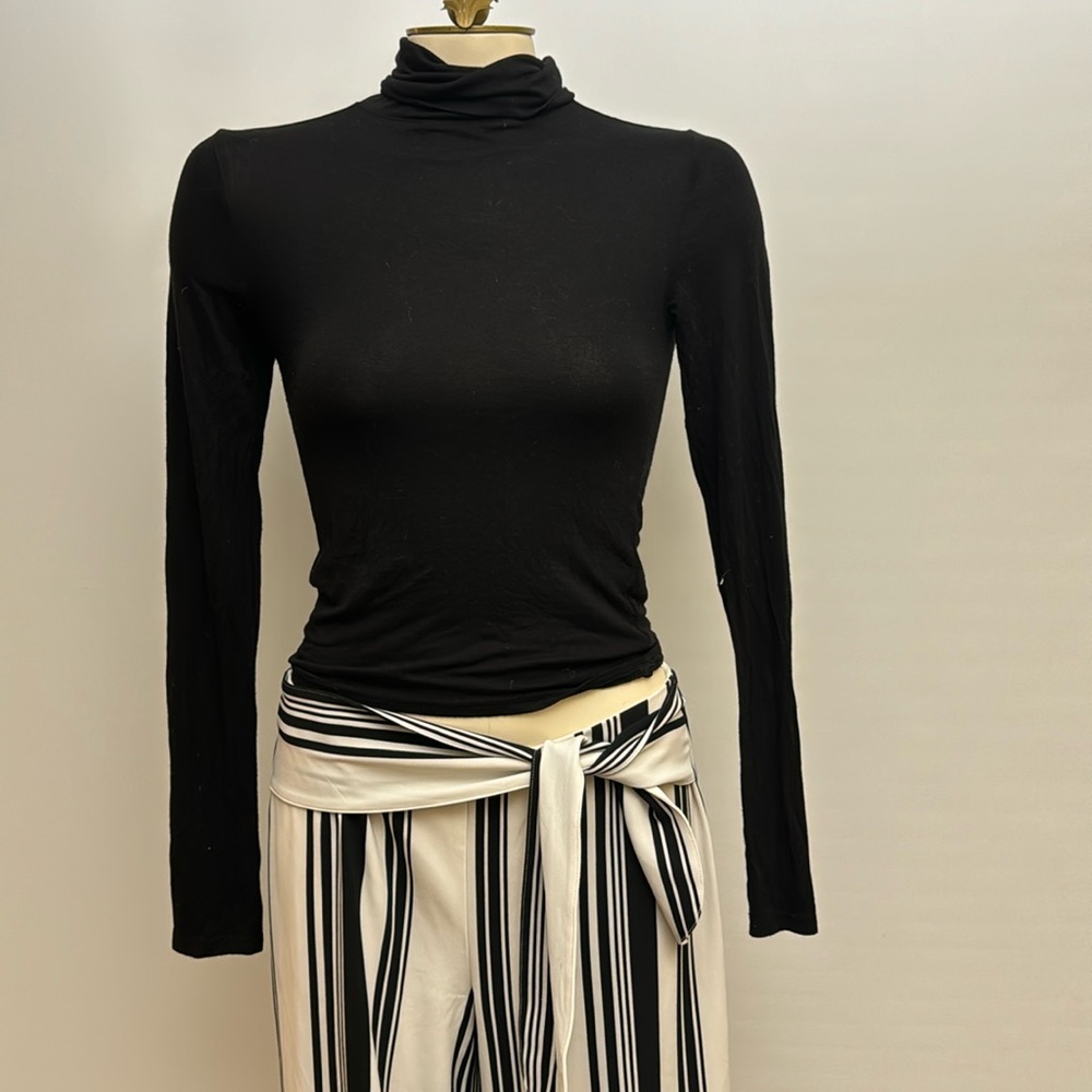 Divide black turtleneck
